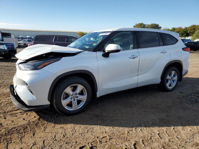 TOYOTA HIGHLANDER 2022 5TDBZRBH3NS182108 | Auction Seeker